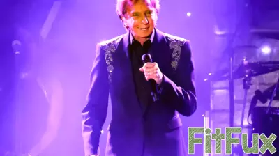 Barry Manilow returns to the stage after six-week hiatus following health break